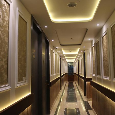 Hotel Gold Stone Канпур Екстер'єр фото